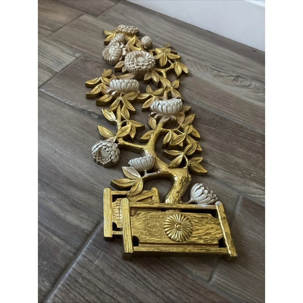 Vintage 1972 Homco Large White/Gold Ornate Flower Vase Wall Hanging Plaque 23